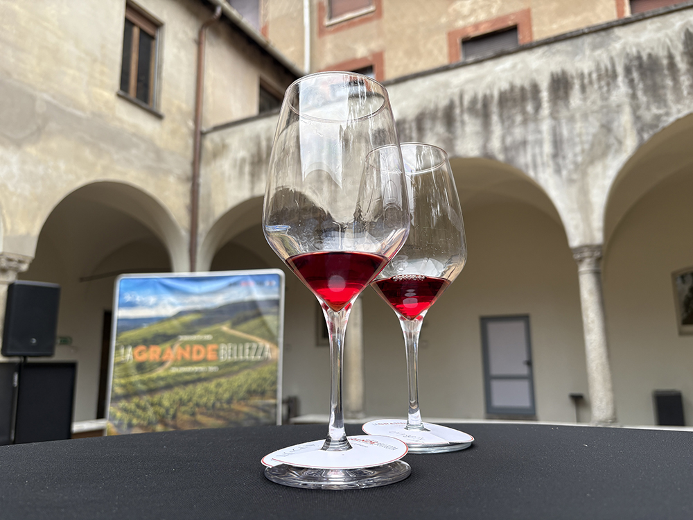 La Grande Bellezza Milano 2026 — degustazione trade nei Chiostri di San Barnaba